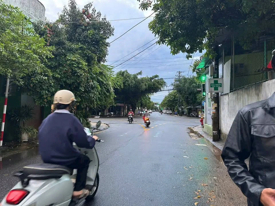 Bán nhà 3 tầng mặt tiền Trần Quang Diệu, phường Nghĩa Lộ, Quảng Ngãi, giá 2,75 tỷ - Ảnh 1