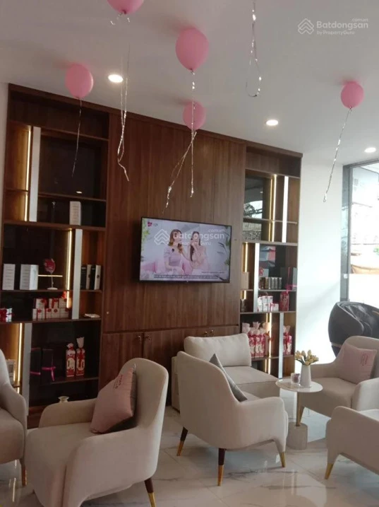 Nhà phố trung tâm Đồng Hới - Sân rộng đỗ xe - Mở showroom, PGD ngân hàng cực hiếm - Ảnh thu nhỏ 3
