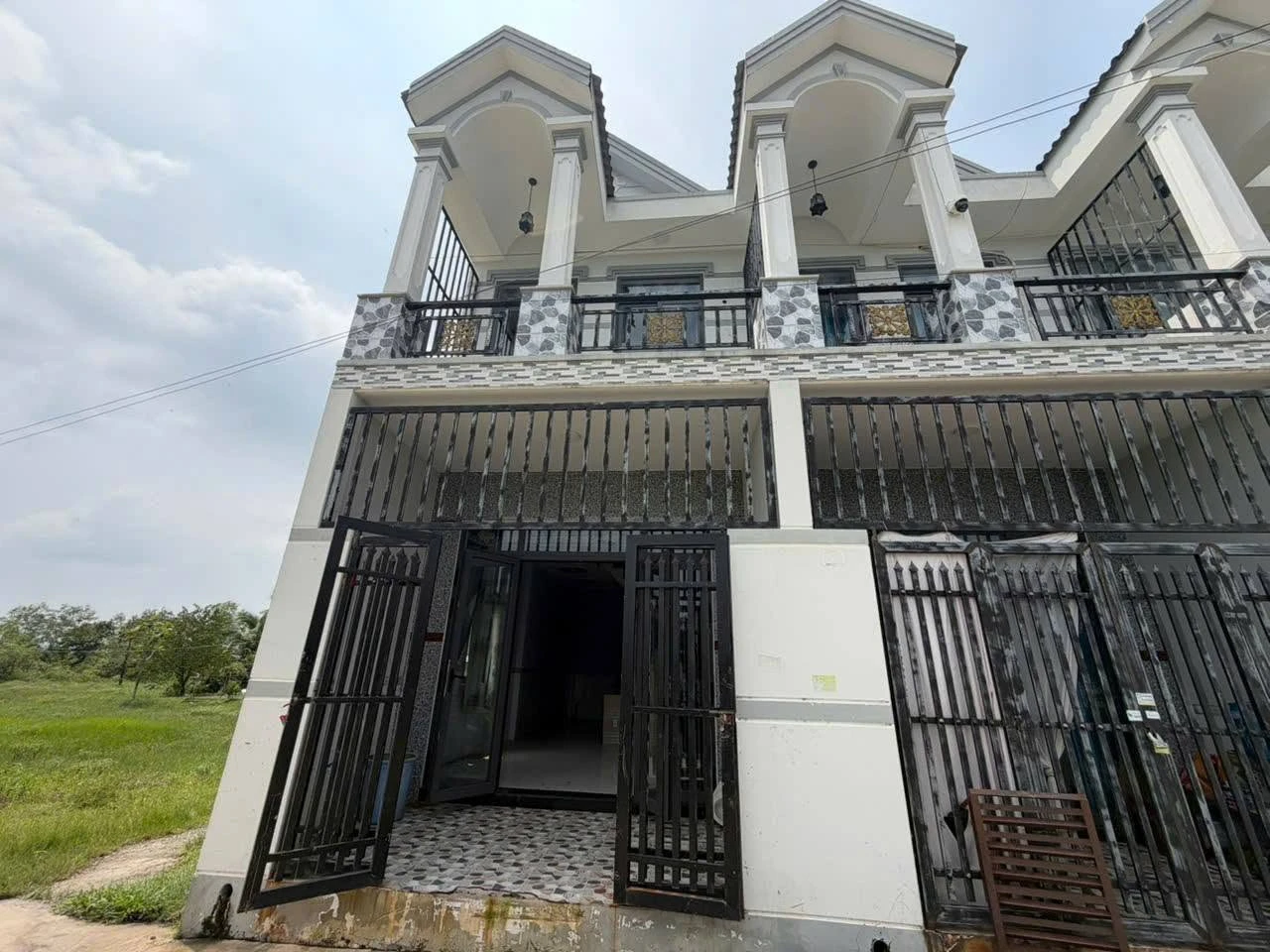Bán nhà 1 trệt 1 lầu 4x12 thổ cư hoàn công giá 800 triệu tại Đức Hòa Thượng, Long An - Ảnh 1