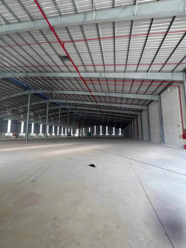 Cho thuê kho xưởng 5.565m² gần ngã tư Thủ Đức, 470 triệu/tháng