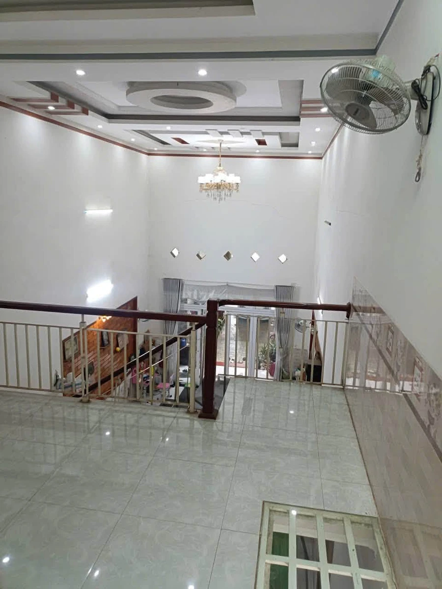 Bán nhà mái thái mặt tiền QL14 Hòa Khánh 250m², 3 PN - Ảnh 1