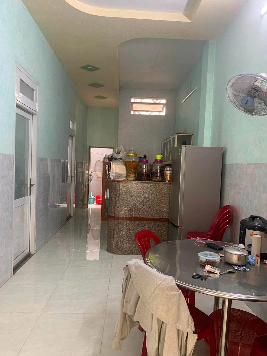 Bán nhà ngang 6,5m, 118,5m², 3PN 2WC, sổ riêng thổ cư, gần đường Nguyễn Ái Quốc - Ảnh thu nhỏ 2