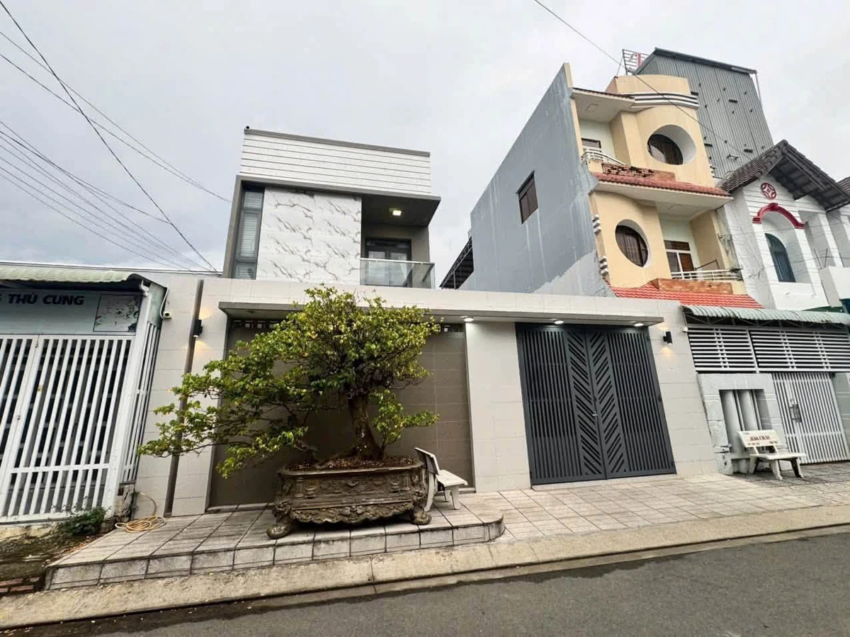 Bán biệt thự mặt tiền Văn Cao Rạch Giá, 200m², 3PN, 5,95 tỷ - Ảnh 1