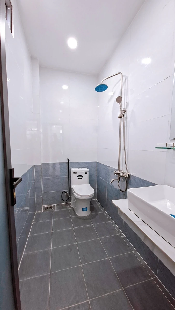 Nhà lầu 2 mặt tiền hẻm Biên Hòa 130m2, 3 PN 2 WC - Ảnh 1