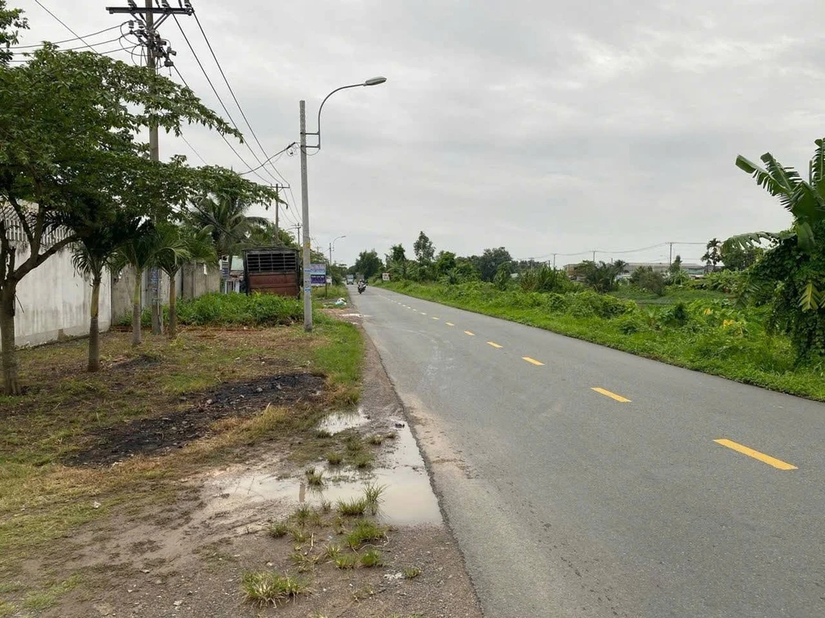 Bán đất mặt tiền 4.900m² Hóc Môn, 53 tỷ - Ảnh 1