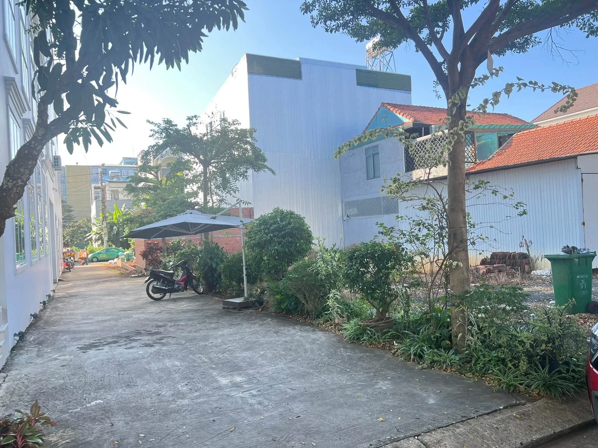 Bán nhà 2 mặt tiền đường Phan Đăng Lưu 6x18m, view hoa viên khu Metro, Buôn Ma Thuột - Ảnh thu nhỏ 5