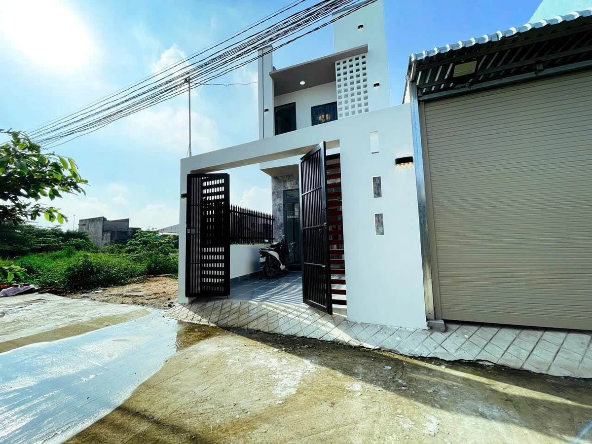 Nhà lầu 3PN/3WC 80m² giá 1tỷ8 Đức Hoà - Ảnh thu nhỏ 2