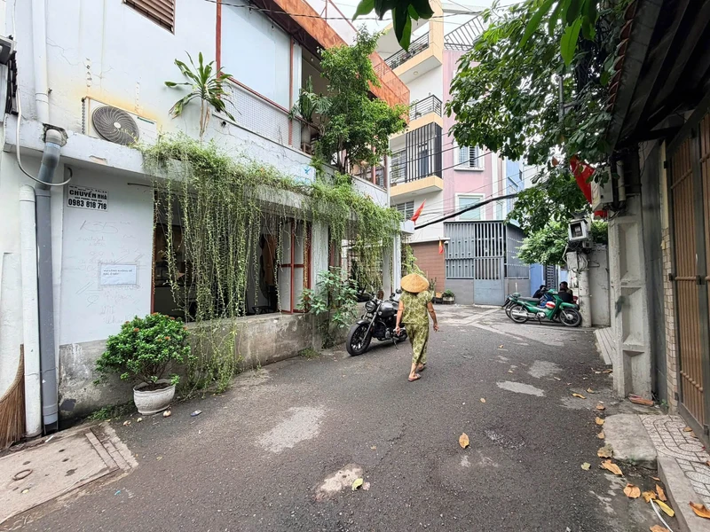 Cho thuê nhà mặt tiền Phó Đức Chính, Bình Thạnh, 59.5m2, 3PN
