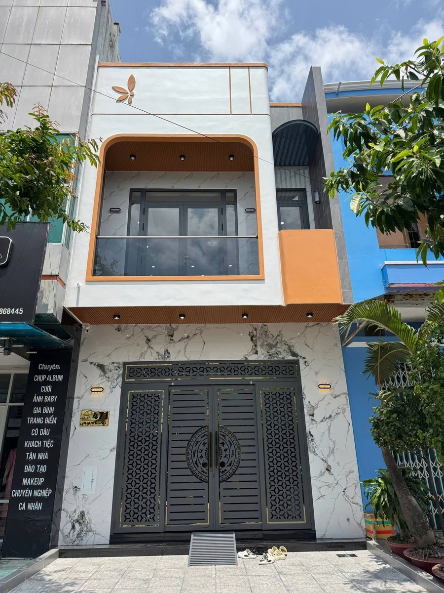 Bán nhà 3 phòng ngủ mặt tiền Phạm Hùng Rạch Giá 100m² - Ảnh 1