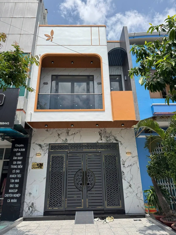 Bán nhà 3 phòng ngủ mặt tiền Phạm Hùng Rạch Giá 100m²