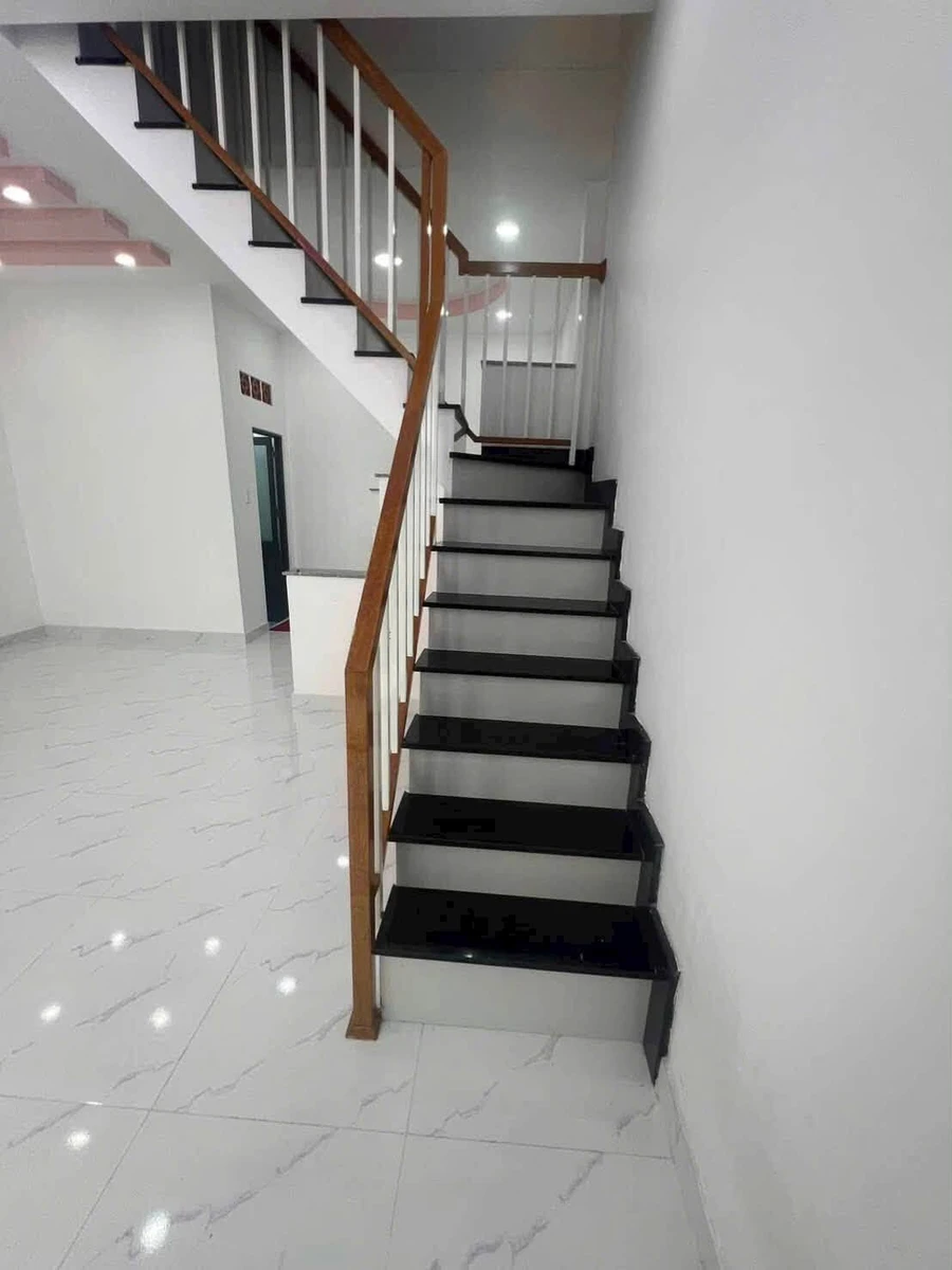 Bán nhà 2 tầng hẻm xe hơi đường 475, Phước Long B, Quận 9, 65,8m2, 4,1 tỷ - Ảnh thu nhỏ 2