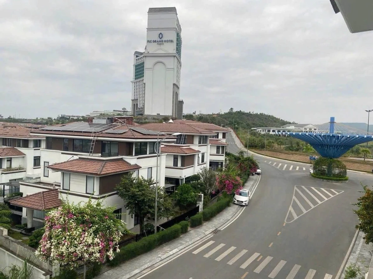 Bán biệt thự 150m FLC Hạ Long, 3 tầng, sân vườn, gara - Ảnh 1