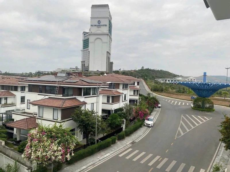 Bán biệt thự 150m FLC Hạ Long, 3 tầng, sân vườn, gara