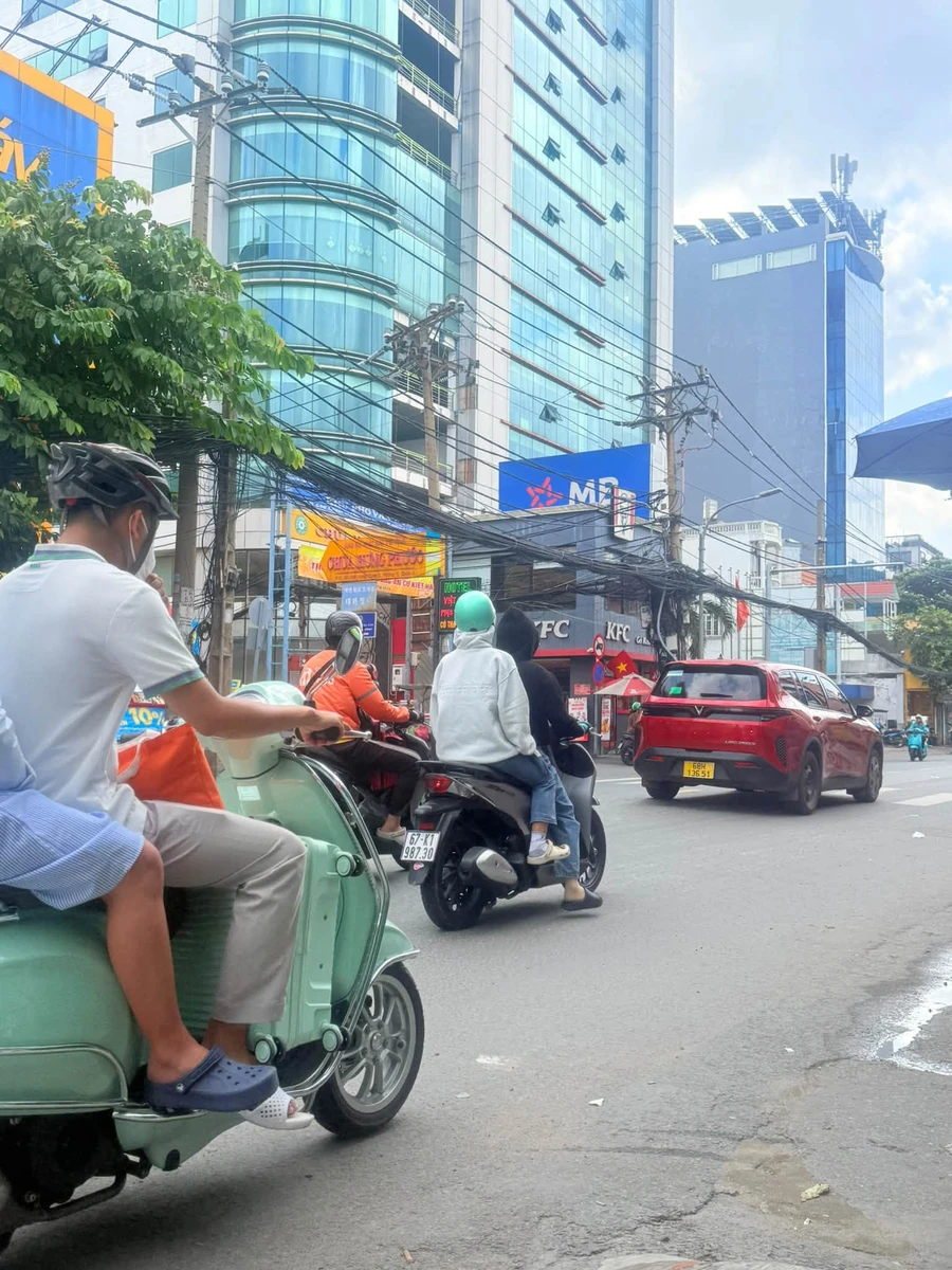 Bán nhà mặt tiền Cách Mạng Tháng Tám Q3, 186m2, 16 tỷ - Ảnh thu nhỏ 2