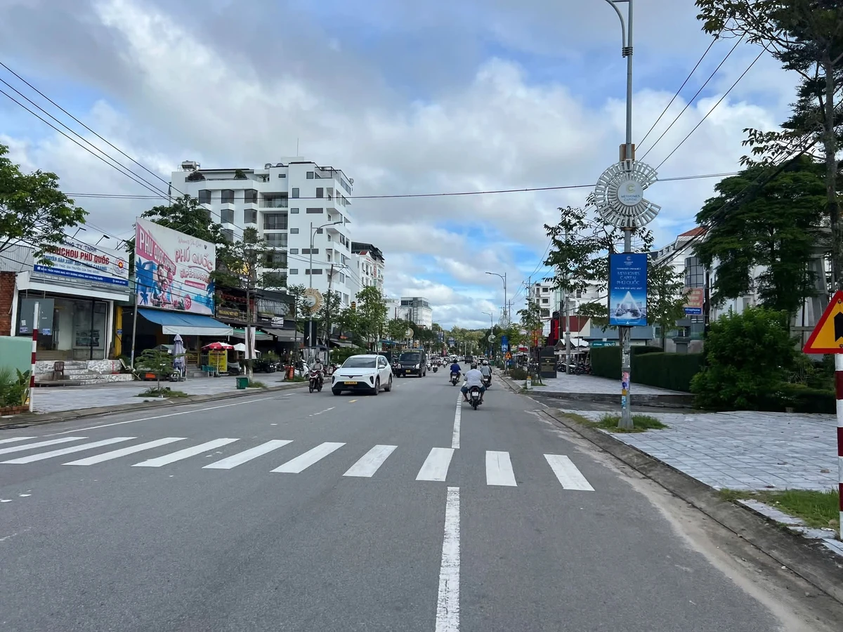 Bán lô đất xây khách sạn view biển Dương Đông 336m2, giá 6 tỷ - Ảnh 1