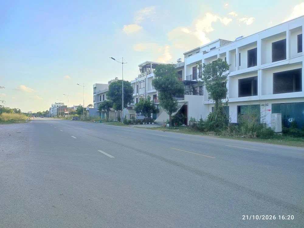 Bán nhà xây thô mặt đại lộ Nam Sông Mã, 100m², hơn 5 tỷ - Ảnh 1