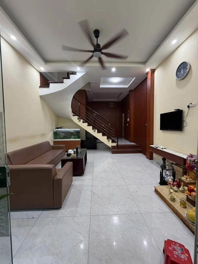 Bán nhà 2 tầng Lê Thánh Tông 70m², giá hơn 7 tỷ - Ảnh 1