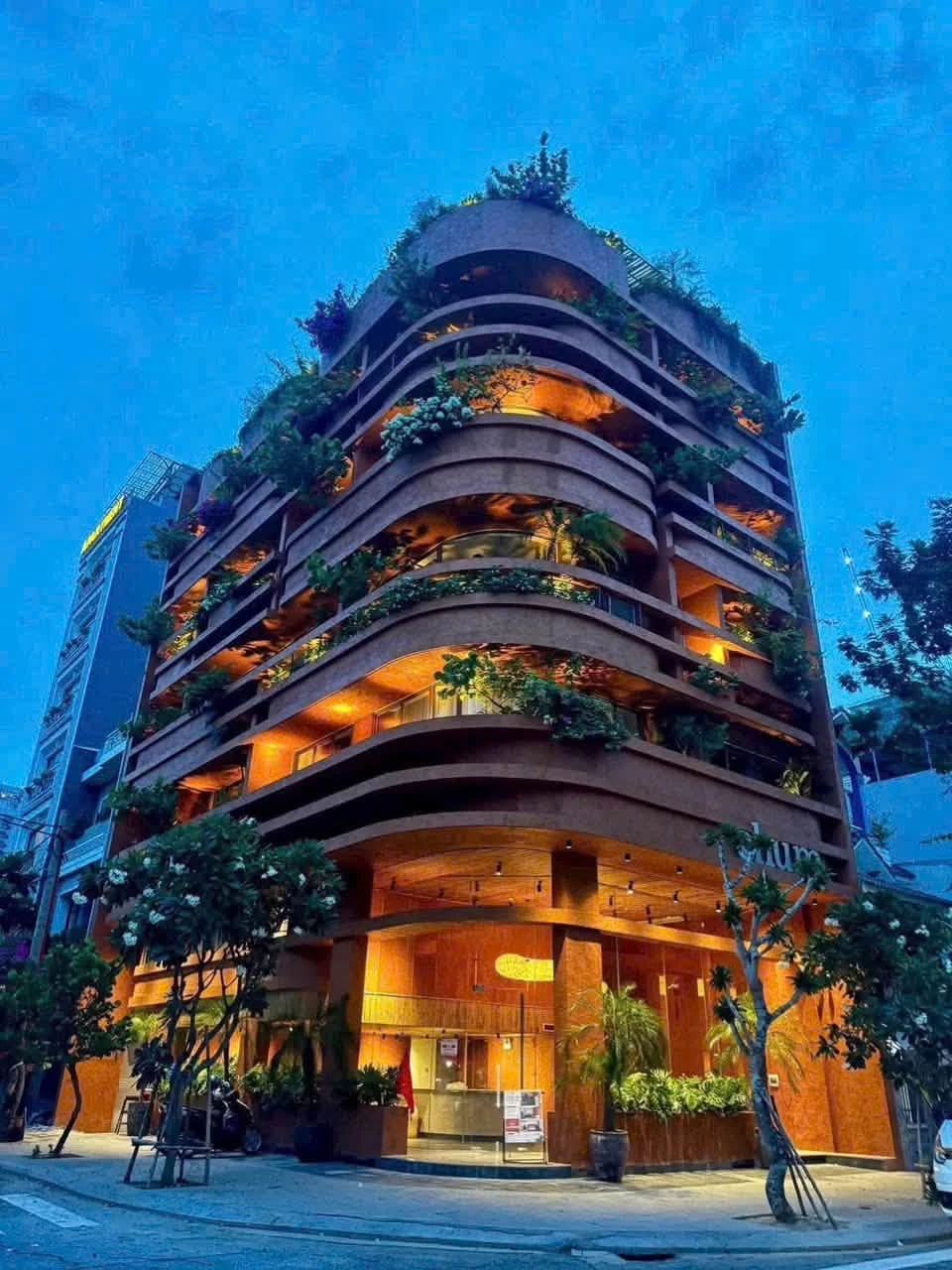 Bán tòa căn hộ 2 mặt tiền view biển 1.300m², 65 tỷ - Ảnh 1