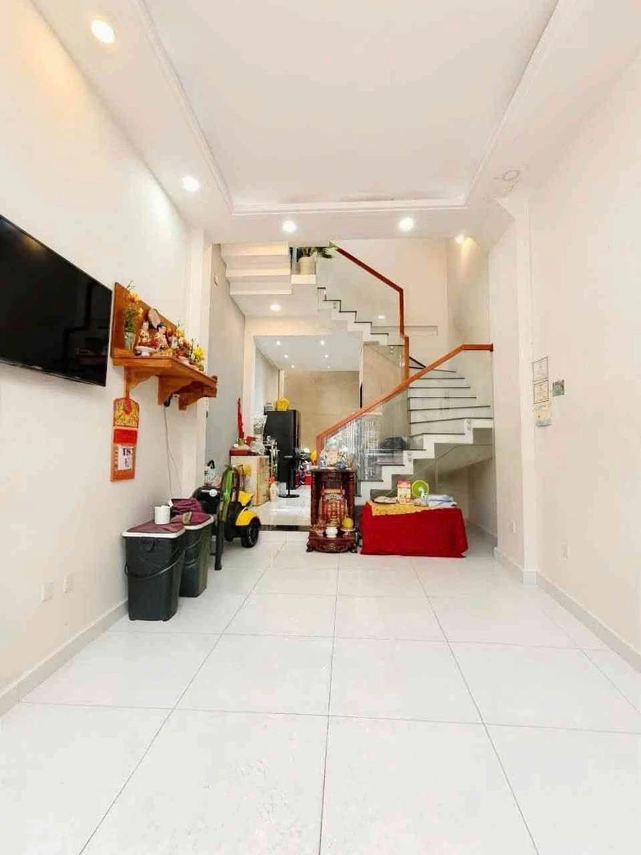 Bán nhà 3 tầng 48m2 gần Emart Phan Huy Ích, 5.5 tỷ - Ảnh 1