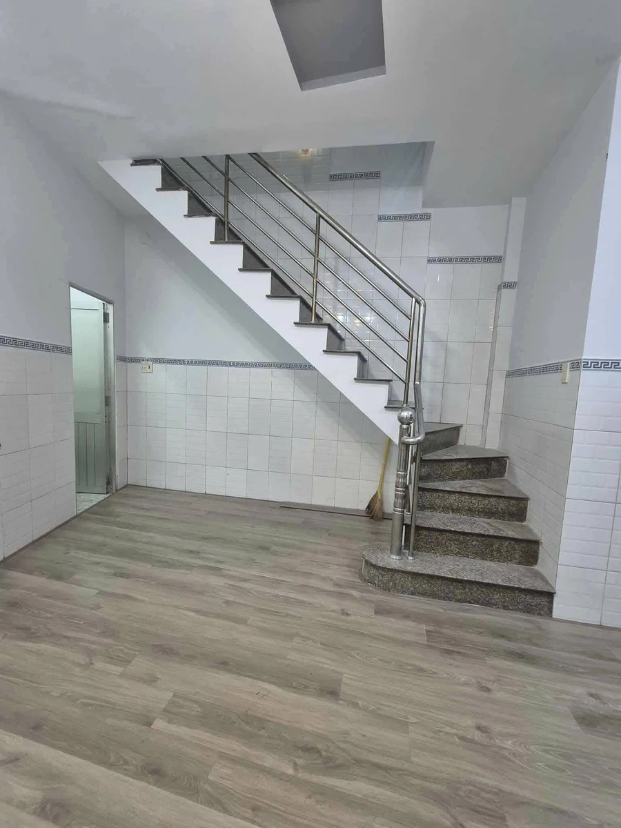 Bán nhà 1 trệt 1 lầu mặt tiền Lê Lợi, 28m², 2,95 tỷ - Ảnh thu nhỏ 4