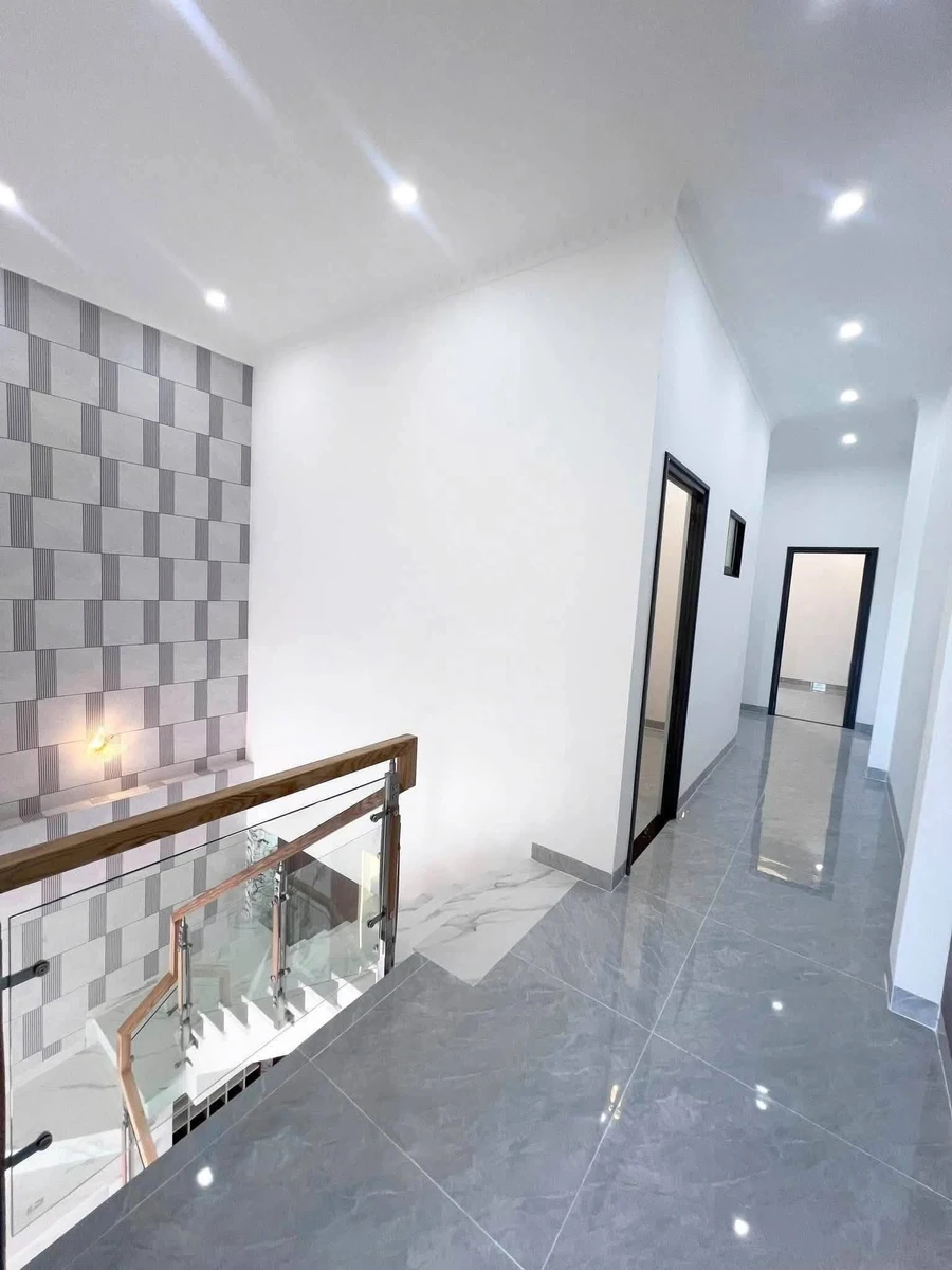 Bán nhà 1 trệt 1 lầu 4PN 110m² Bến Lức 2 tỷ 650 triệu - Ảnh thu nhỏ 5