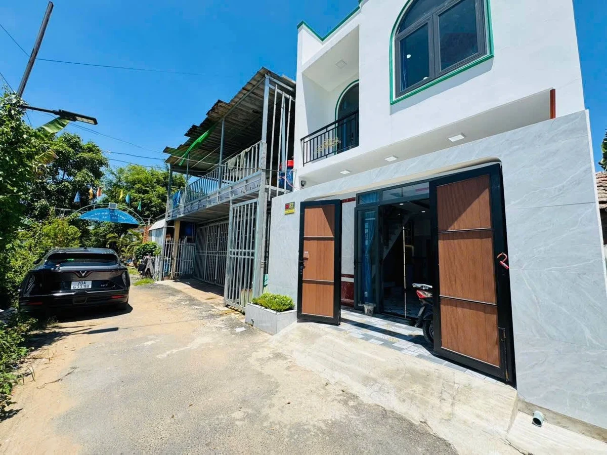 Bán nhà 1 trệt 1 lầu 3PN gần KCN Hoàng Gia, 100m², 2.1 tỷ - Ảnh 1