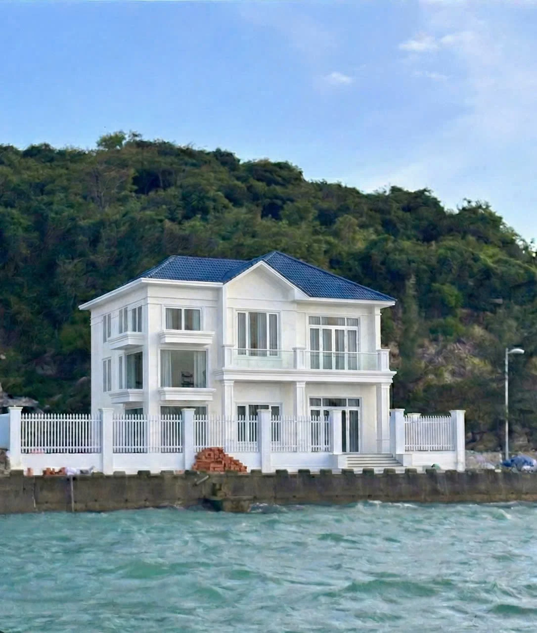 Bán biệt thự 3 tầng trực diện biển đảo Trí Nguyên Nha Trang 1206m2 - Ảnh 1