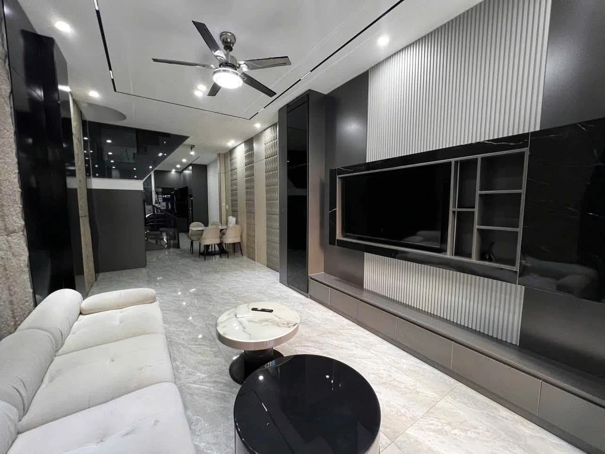 Cho thuê nhà mặt tiền Huỳnh Ngọc Huệ 50m2, 3 tầng, 3PN - Ảnh thu nhỏ 2