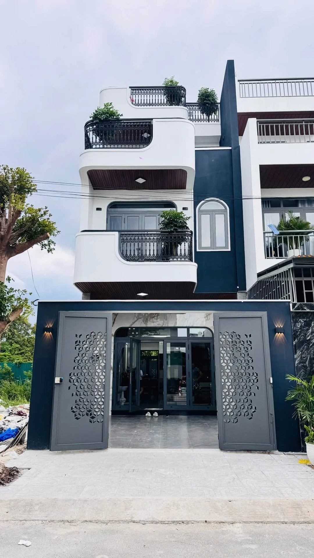 Bán nhà 3 tầng 100m² có thang máy Nha Trang 9,35 tỷ - Ảnh 1