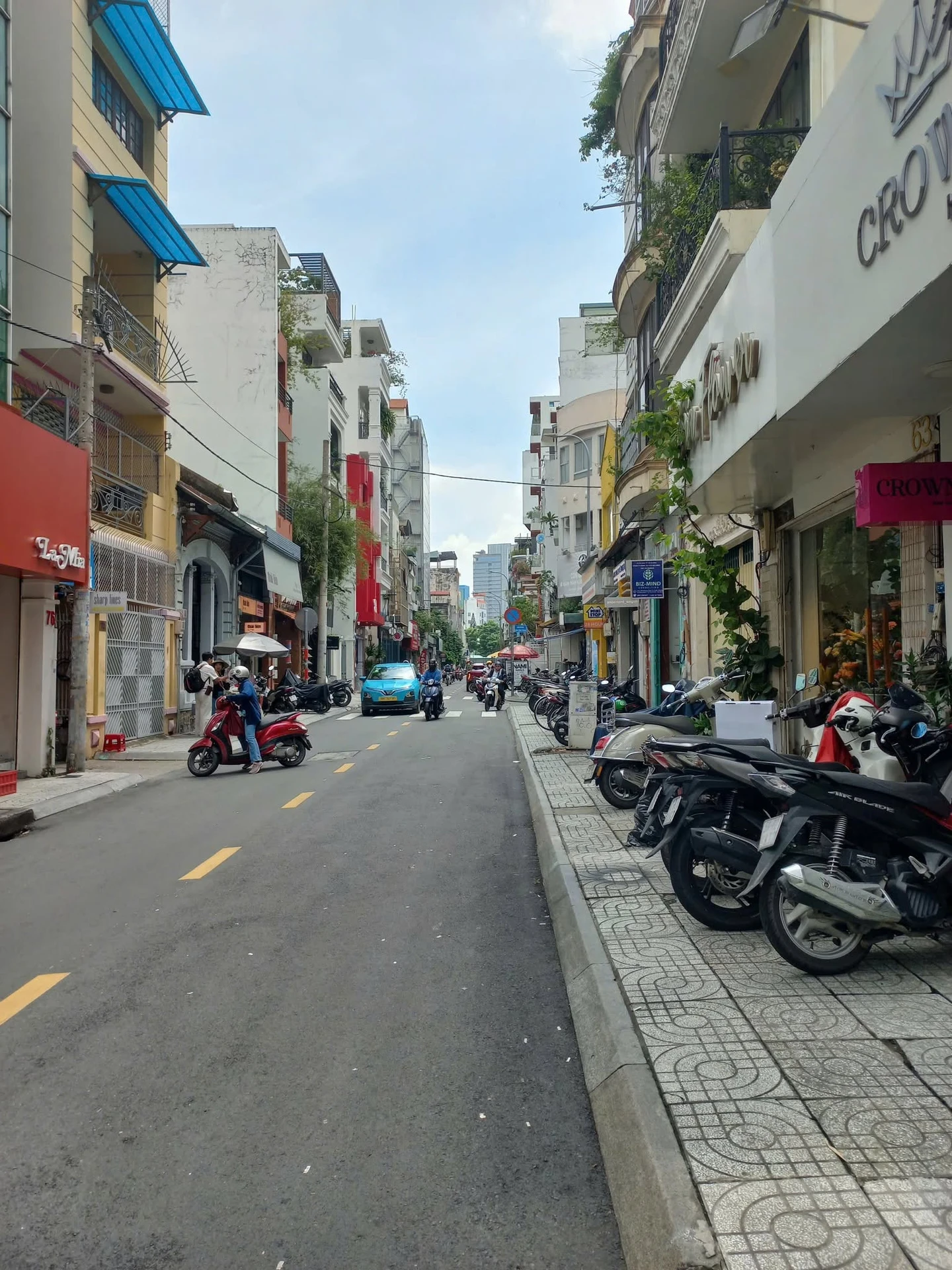 Bán nhà phố 2PN mặt tiền Tân Định Quận 1, 20.5m², giá 3.95 tỷ - Ảnh 1