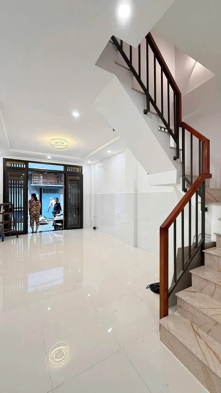 Bán nhà Hòa Bình Tân Phú 34m2 2PN hơn 4 tỷ - Ảnh 1