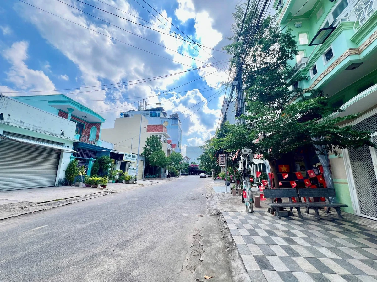 Bán nhà 1 trệt 1 lầu 100m² mặt tiền Đỗ Hành Phan Thiết 5.5 tỷ - Ảnh 1