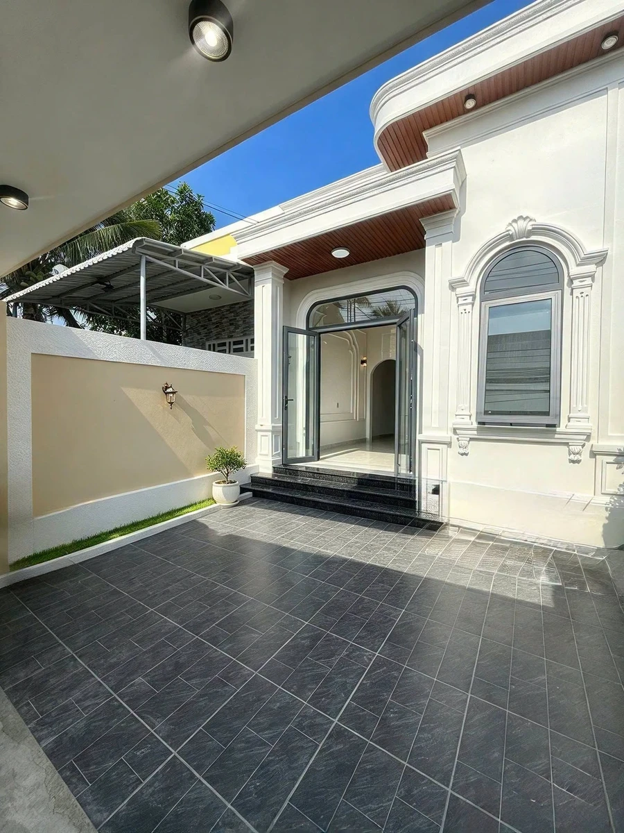 Bán nhà mới hoàn thiện 100m2, 2 phòng ngủ, tặng nội thất tại Phú Tân, gần đường Nguyễn Văn Khước - Ảnh thu nhỏ 3