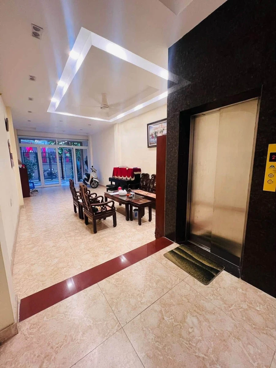 Bán nhà 5 tầng 110m² Hoàng Quốc Việt, gara ô tô, thang máy - Ảnh thu nhỏ 3