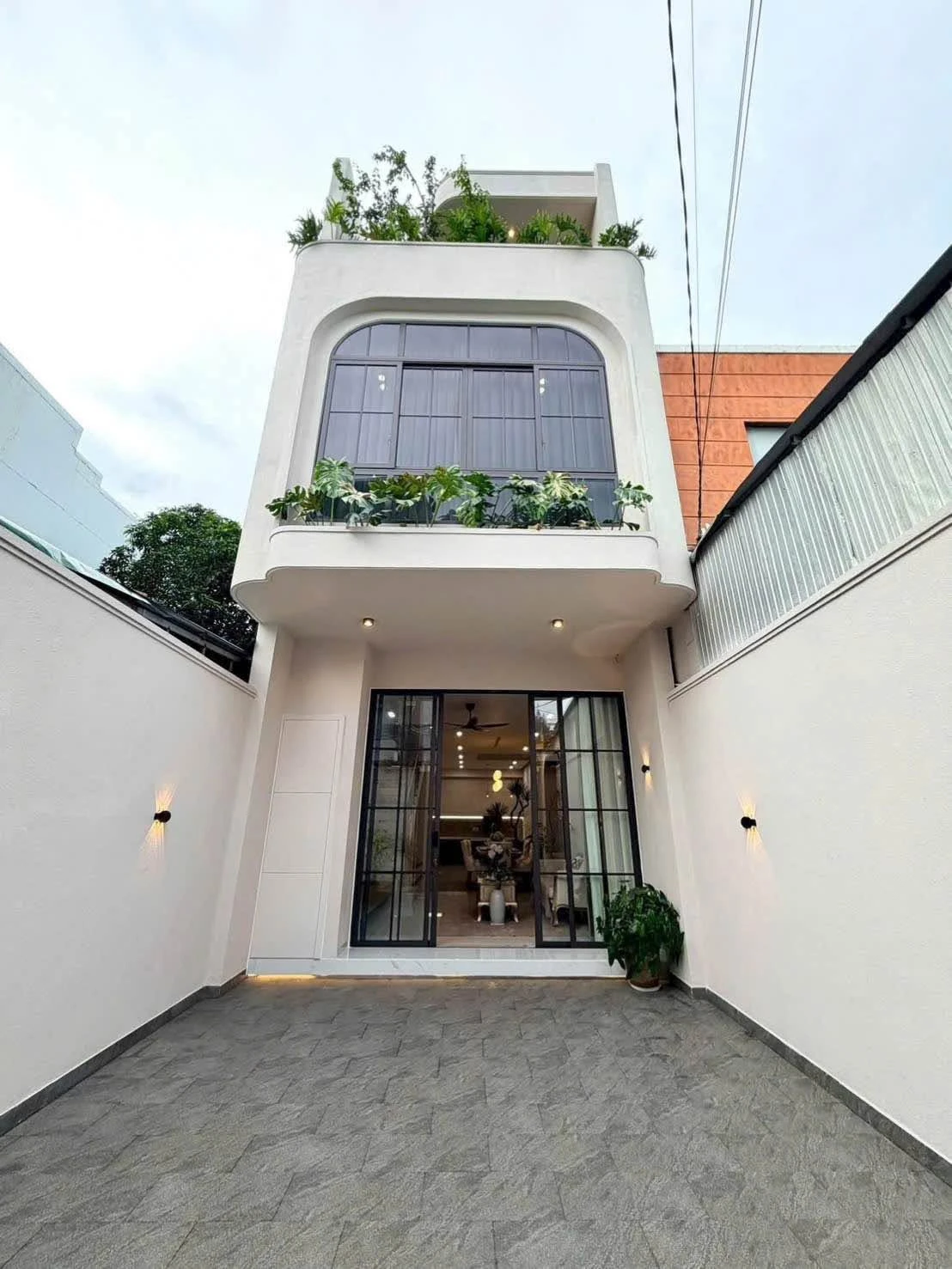 Bán nhà mặt tiền Xuân Diệu 4,7x18m, 4PN, full nội thất, giá 8,39 tỷ, Buôn Ma Thuột - Ảnh 1