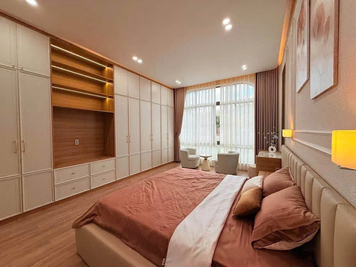 Bán nhà mặt tiền Xuân Diệu 4,7x18m full nội thất 4 phòng ngủ, gần Đô thị Trung Nguyên, giá 8,39 tỷ - Ảnh thu nhỏ 2