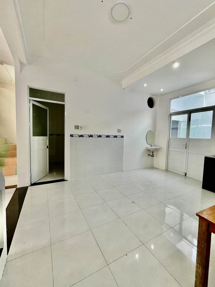 Bán nhà 2 tầng nở hậu 3 PN, 113m² Phường 5, Quận 5 - Ảnh thu nhỏ 2