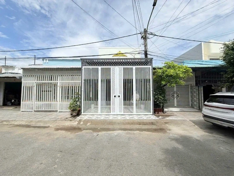 Bán nhà mặt tiền Phan Văn Trường, An Giang, 100m², 2PN