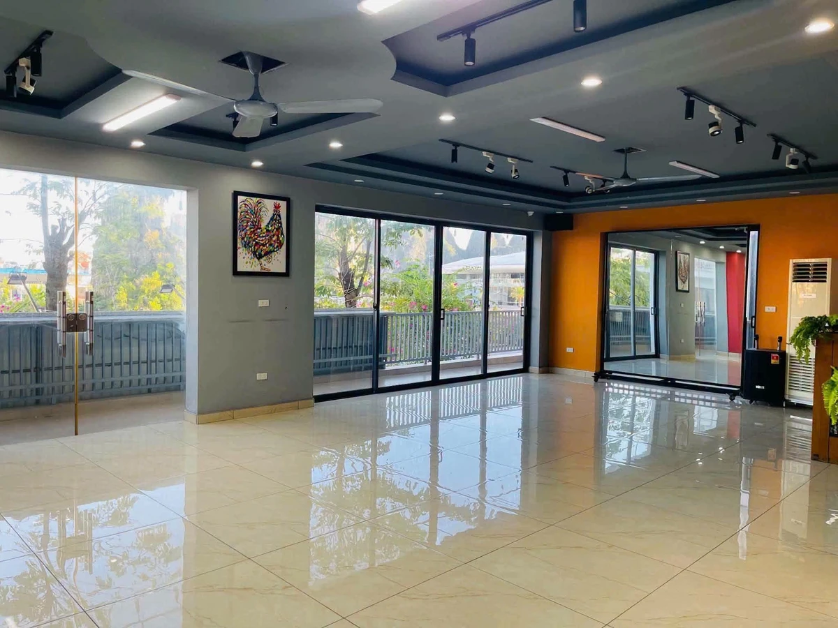 Cho thuê tầng 2 MonBay 180m2, mặt tiền 12m, 15 triệu/tháng - Ảnh thu nhỏ 2