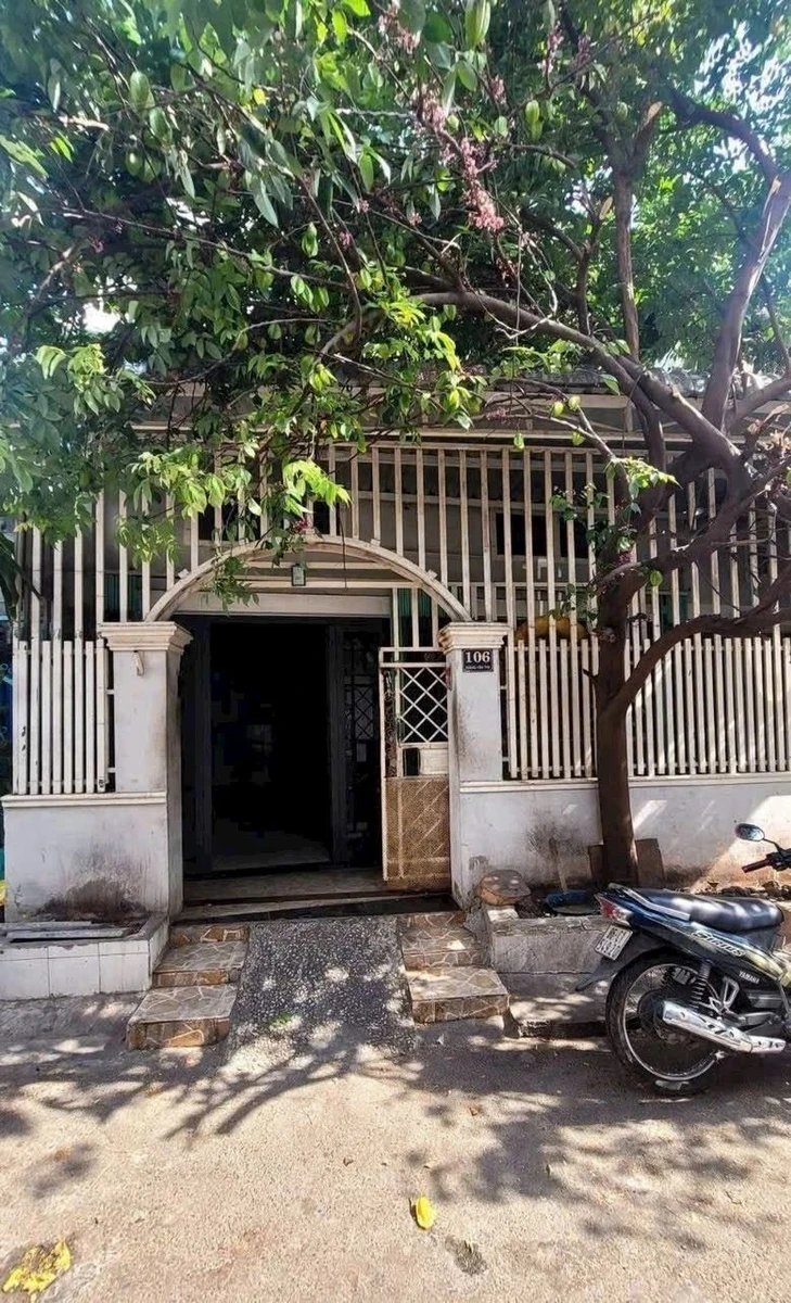 Bán nhà lầu lửng Hoàng Văn Thụ Phan Thiết 105m2 mặt tiền 2 tỷ 950 triệu - Ảnh 1