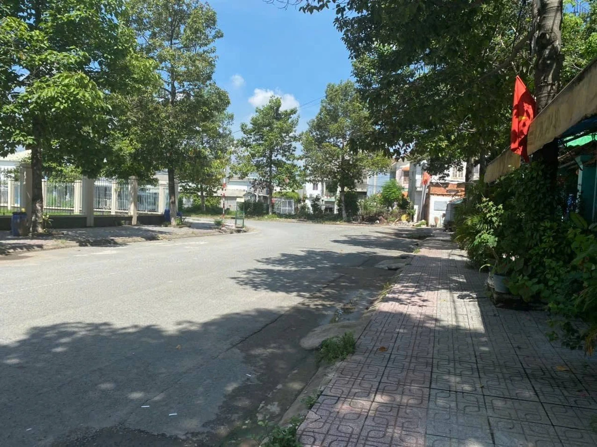 Bán nhà 1 trệt 1 lầu mặt tiền 222m2 gần sân vận động Đông Hòa, Dĩ An, giá hơn 9 tỷ - Ảnh thu nhỏ 4