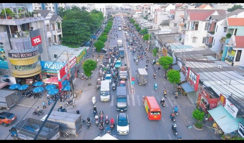 Bán đất thổ cư hơn 1.000m² ngang 20m trục chính KDC Vincom Dĩ An, giá 53 tỷ