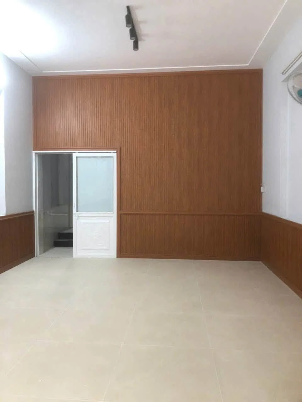 Cho thuê nhà 2 tầng mặt tiền Thanh Hoá 200m2, 15 triệu/tháng - Ảnh 1