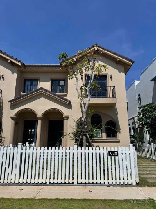Cắt lỗ sâu biệt thự 8x20m nằm trên đường 16m giá: 3,8 tỷ bao thuế phí, LH: 0966 765 ***
