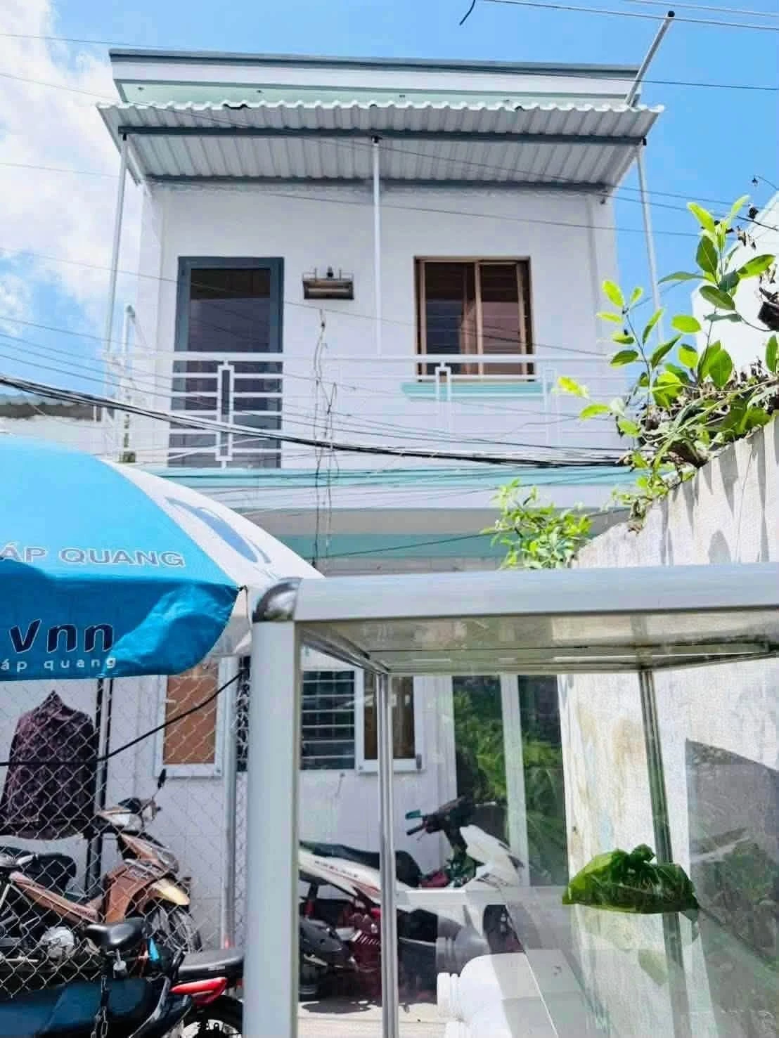 Bán nhà lầu sổ hồng riêng 26 m² Cần Giuộc 1 tỷ 250 - Ảnh 1