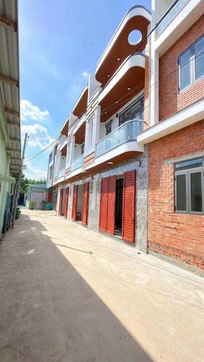 Nhà bán 3 tỷ 9, 3PN, 125m2, Thủ Đức, đường thông - Ảnh 1