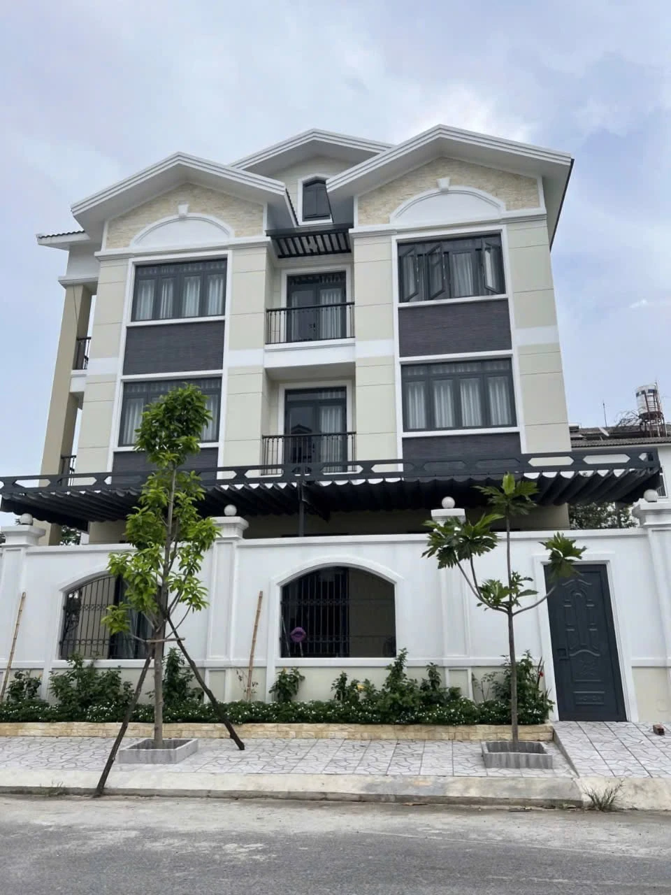 Bán biệt thự góc 2 mặt tiền Đặng Thùy Trâm 10x20m, 200m2, 4 tầng, giá 31,5 tỷ, Bình Thạnh - Ảnh 1