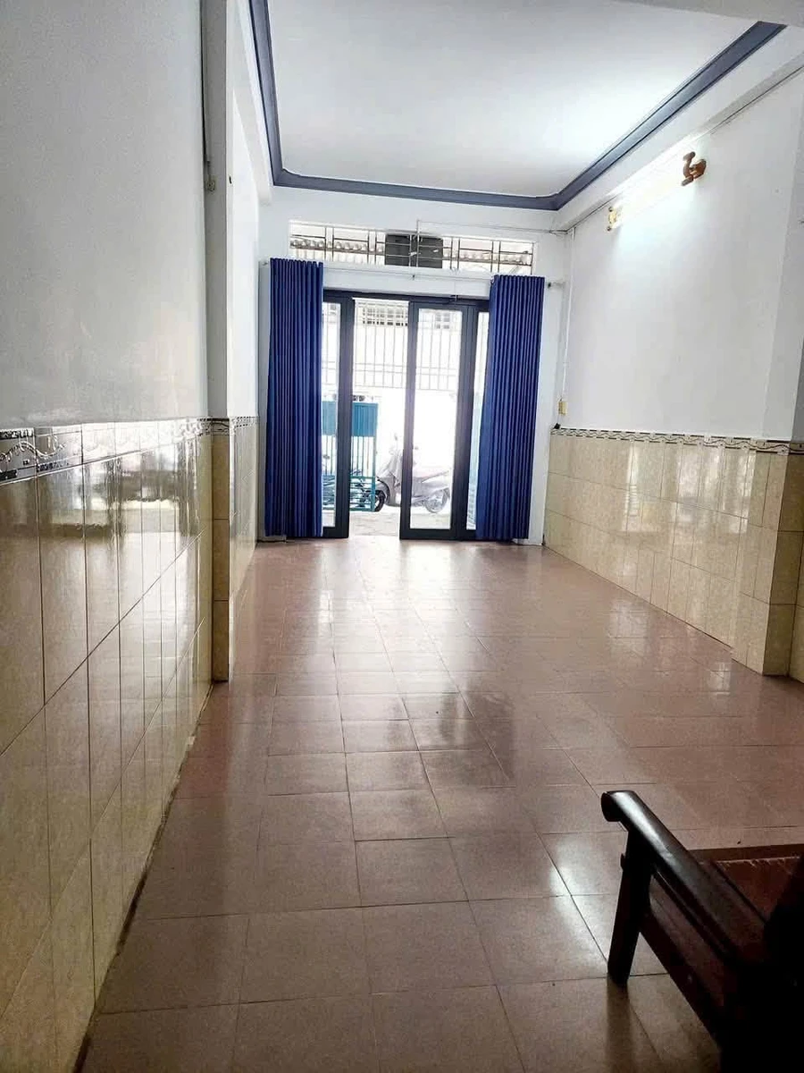 Nhà 2 tầng bán Phan Đình Phùng, Quảng Ngãi, 102m2, 3PN, 2WC, 2 tỷ - Ảnh thu nhỏ 2
