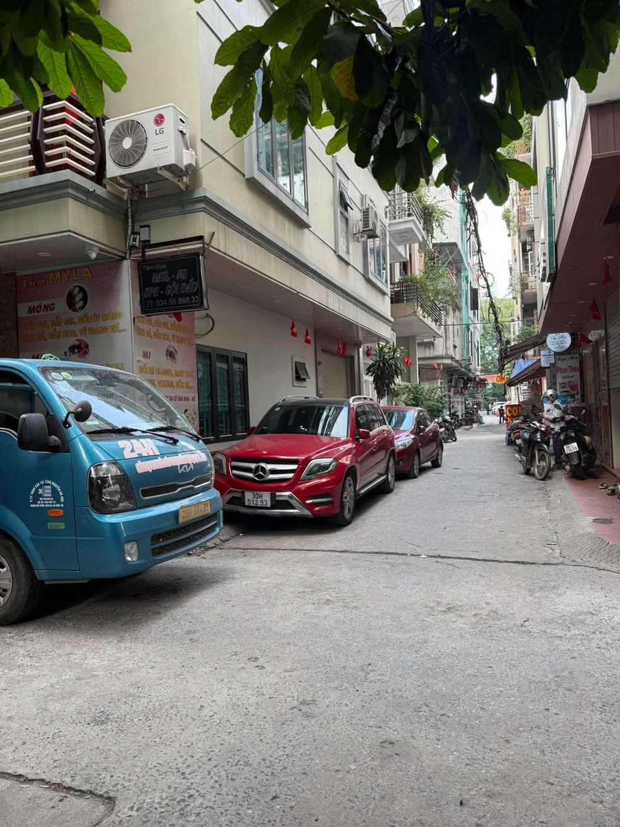Cho thuê mặt bằng tầng 1 phố Trần Quốc Hoàn, 30m², 8 tr/tháng - Ảnh 1