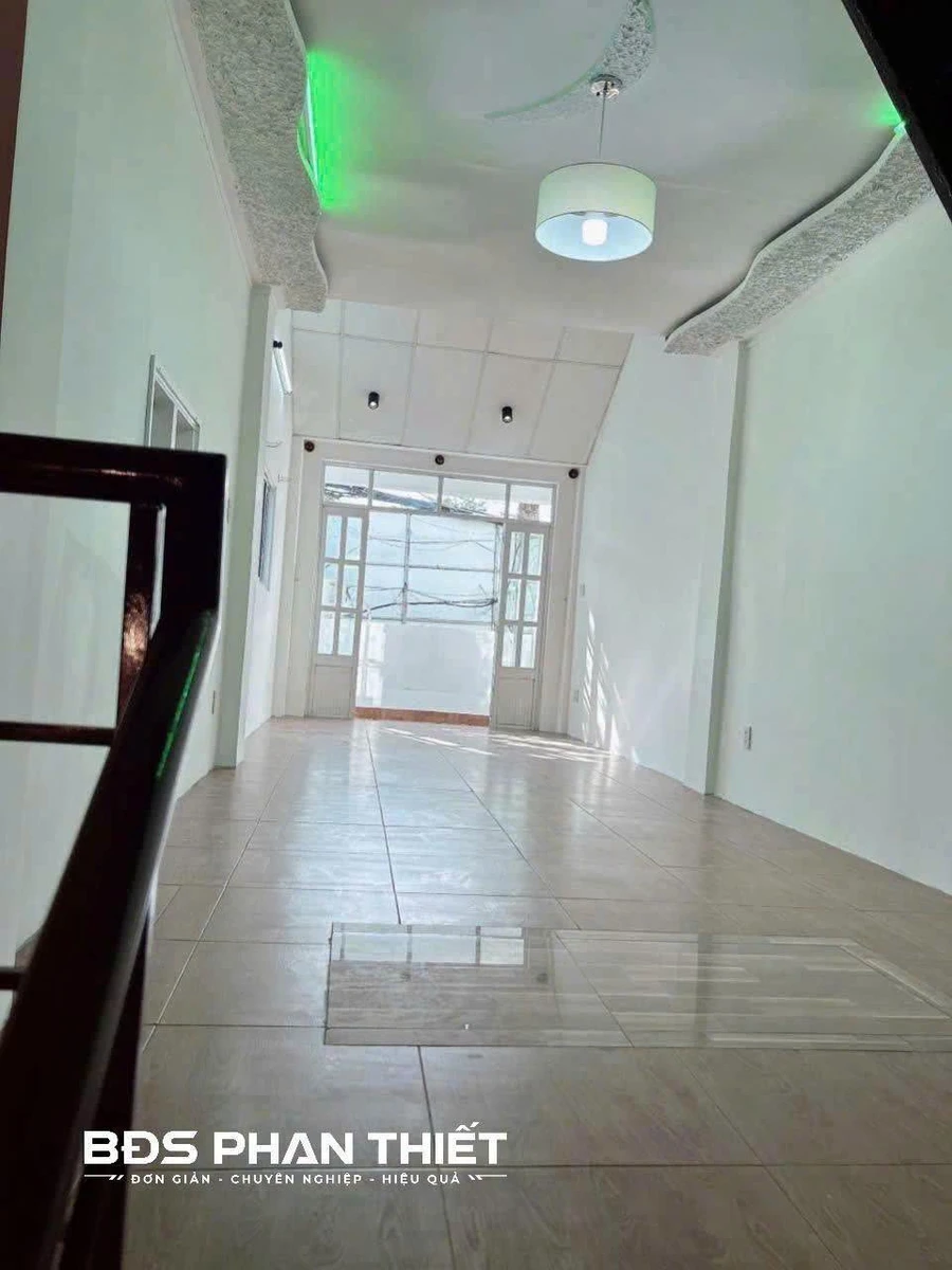 Bán nhà 1 trệt 1 lầu mặt tiền 32m² Trần Hưng Đạo Phan Thiết - Ảnh thu nhỏ 4